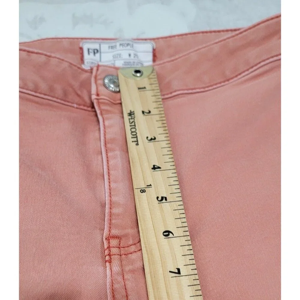 Free People Women's Pink Float‎ On Flared Leg Denim Jeans Raw Hem Size W25